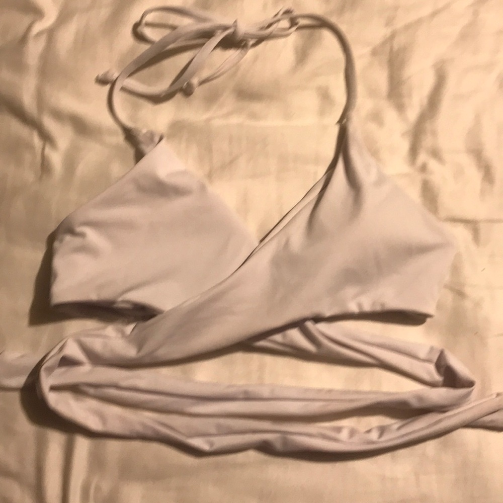 Cute bikini!! - Picture 2 of 6
